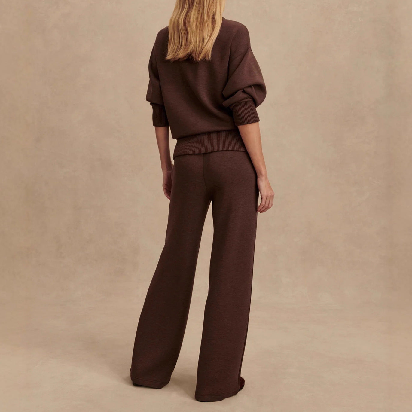 Vêtement pour femmes Fermeture éclair Tenue décontractée simple en tricot deux pièces.