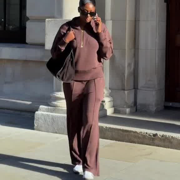 Vêtement pour femmes Fermeture éclair Tenue décontractée simple en tricot deux pièces.