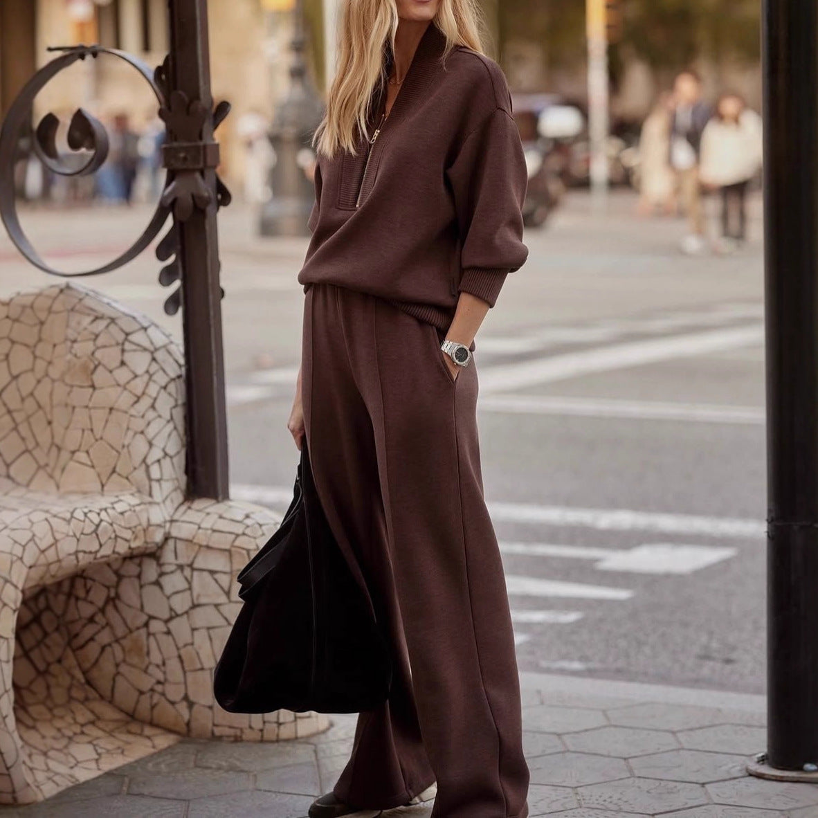 Vêtement pour femmes Fermeture éclair Tenue décontractée simple en tricot deux pièces.